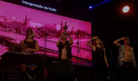 Lanica Pussy Riota Se Maskirala U Dostavlja Icu Hrane I Pobjegla Iz Rusije