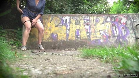 Really Cute Milf Pees Outside ThisVid