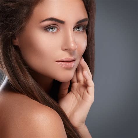 Premium Photo Beautiful Woman With Perfect Skin And Nude Make Up