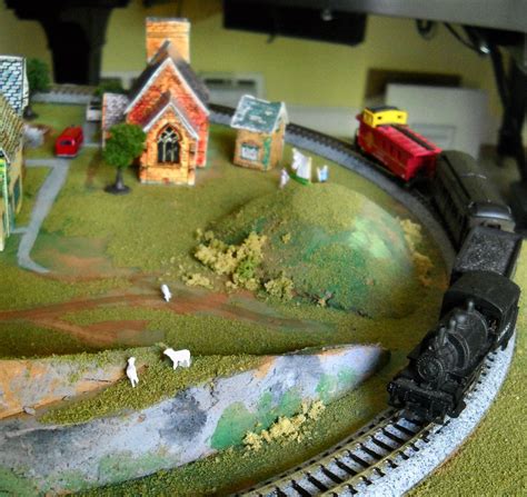 N Scale Railroad Layout - Small - Easy : 3 Steps - Instructables