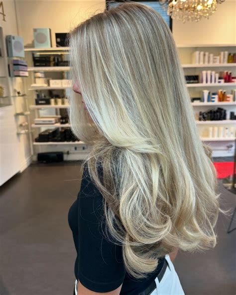 Creamy Champagne Blonde Hair Ideas You Need To See