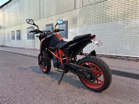 Купить б у KTM 690 Duke R инжектор 6 передач в Москве чёрный naked bike 2017 года по цене 750