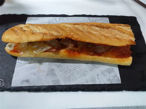 Chivito uno de los bocadillos más populares del esmorzaret de