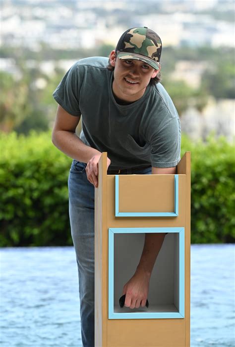 Entertainment bloggers explain the rise to fame of logan kim 3