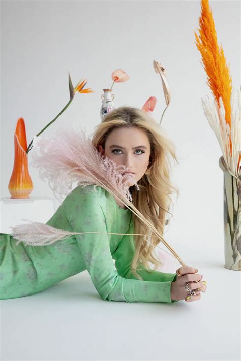 Kathryn Newton Hot