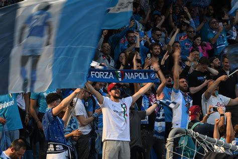 Napoli Lo Stadio Maradona Festeggia I Suoi Eroi Nella Festa Scudetto