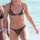 Emily Bett Rickards Nude Pictures Onlyfans Leaks Playboy Photos Sex Scene Uncensored