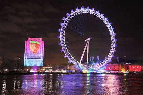 Crowd Simulation: Leaving the London Eye New Years Eve Celebrations ...