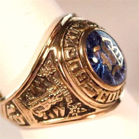 10k Gold Class Ring With Blue Stone To Center Ebth