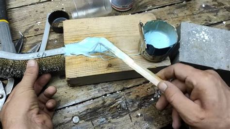 Покупаю клеевые стержни по 40 руб., нагреваю и добавляю соду. Хитрость ...