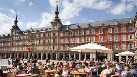 spain  red hot tourist destination  rivaling americas
