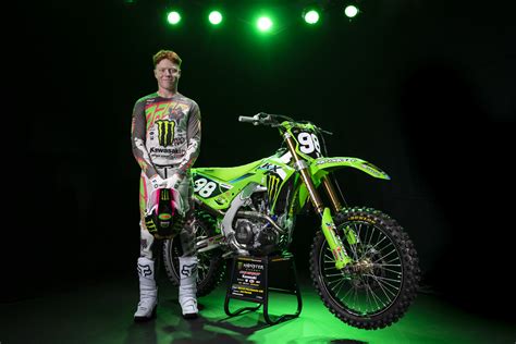 Gallery: Monster Energy/Pro Circuit Kawasaki 2025 Team Photoshoot - Racer X