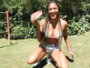 TARA DAVIS WOODHALL Nude AZNude