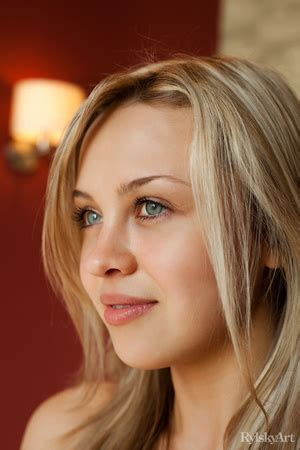 Succulent Pretty Blonde Eats Chocolate And Models Nude C XXX Dessert