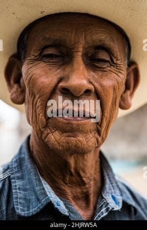 Retrato de don chuy Haros Jesus Haros de 73 años de origen Yaqui y