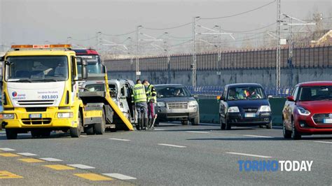 Incidente Sull Autostrada Torino Milano A Brandizzo Tamponamento Tra