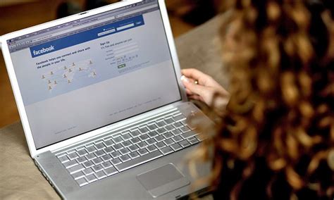 Facebook Is Flooded With 54 000 Cases Of Revenge Porn Daily Mail Online