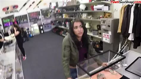 Vollbusige Latina Versucht Gestohlene Handys Zu Verkaufen Xxx Bauer Xhamster