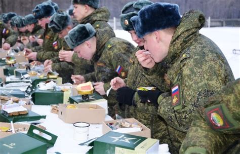 Чем кормят в армии 🔥 варианты и условия питания, меню