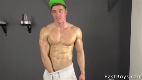 Casting Muscle Flex Jerking Off Larry McCormick Pornhub Gay