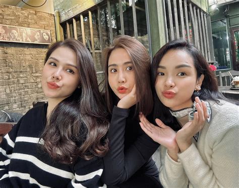 Hội bạn thân hồng nhan bạc tỷ của Phanh Lee khoe dáng nuột nà với bikini