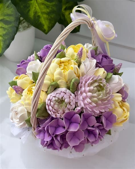 Пин от пользователя Anna Djomina на доске зефир | Цветы на торте ...