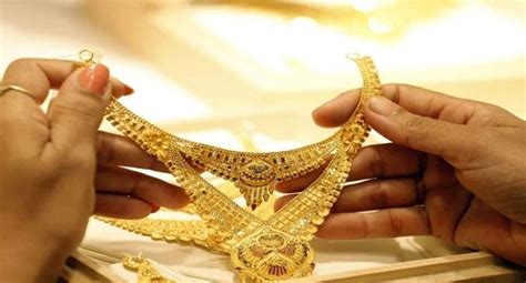 gold price  pakistan moves  latest rates  march  pakistan