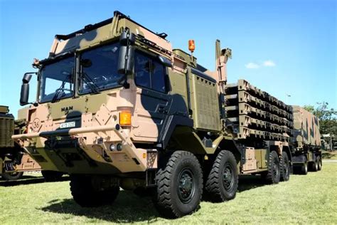 Australian Army takes delivery of new trucks 81805175 | May 2017 Global ...