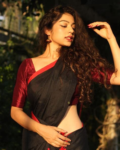 Varsha Bollamma Saree Pics Hot Images HD Photos Gallery