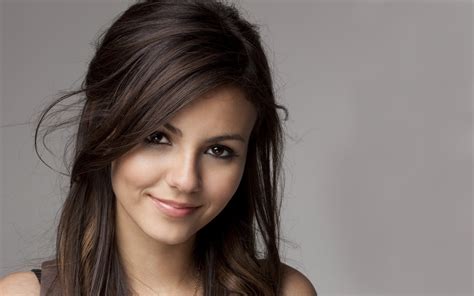 H Nh N N X Px M T N U Brunette I M T Victoria Justice