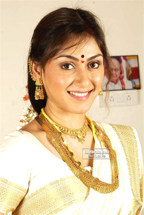 HOT INDIAN ACTRESS BLOG South Actress Manjari Fadnis HOT SAREE Pictures MASALA BLOG DESI