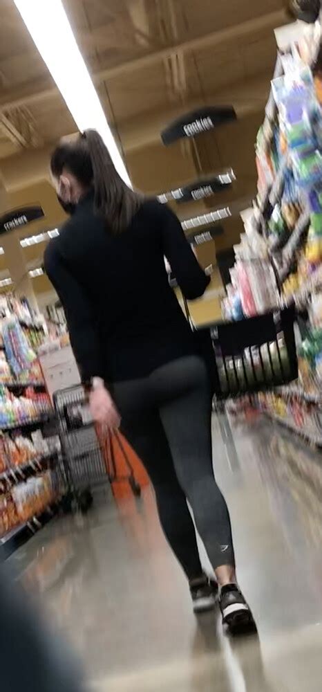 Grocery Store Hottie Yoga Pants Tight Ass Forum
