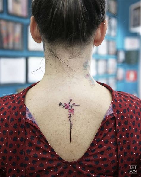 Tatuagem religiosa significados 70 fotos para expressar sua fé Leaf