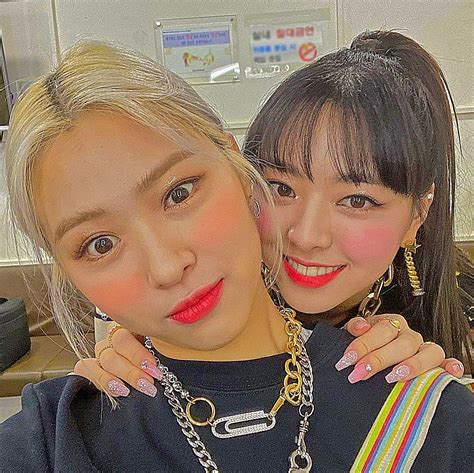 Itzy Indie Aesthetic ♡ Itzy Best Friend Poses Friend Poses