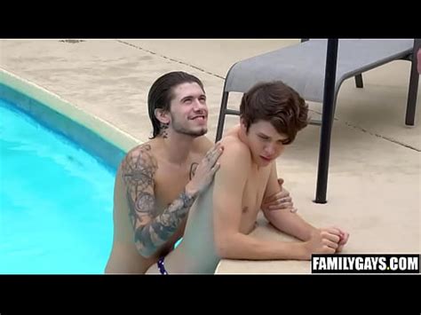 Jovencito visita a sus tíos gays XVIDEOS