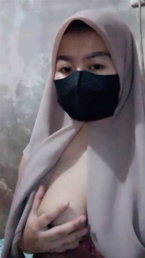 Horny Indonesian Hijab Asks To Be Fucked Xhpiyo