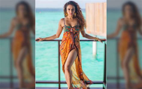 9 Hot Sexy Tejaswini Pandit Bikini Pics