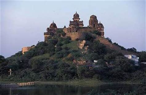 Datia Travel Guide, Tourist places,Datia Photos, Datia Tourism