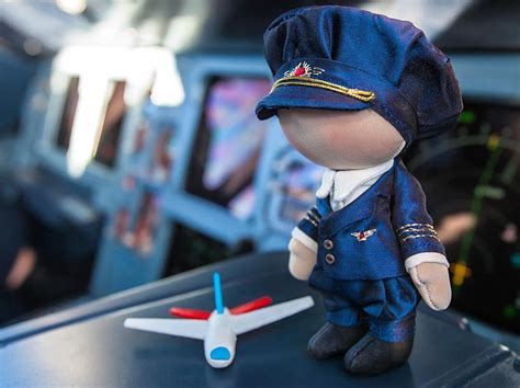 Почему самолеты летают на высоте 10-11 км, не выше и не ниже? Отвечат ...