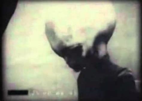 Uri Geller Unveils Real Photo Of Naked Alien With Prominent Lady Bits Daily Star