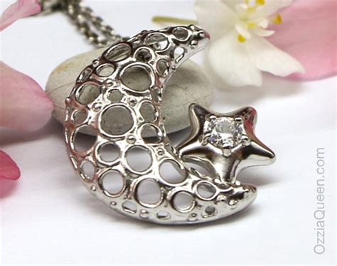 Миниатюрный романтичный кулон месяц и звезда из серебра с фианитом