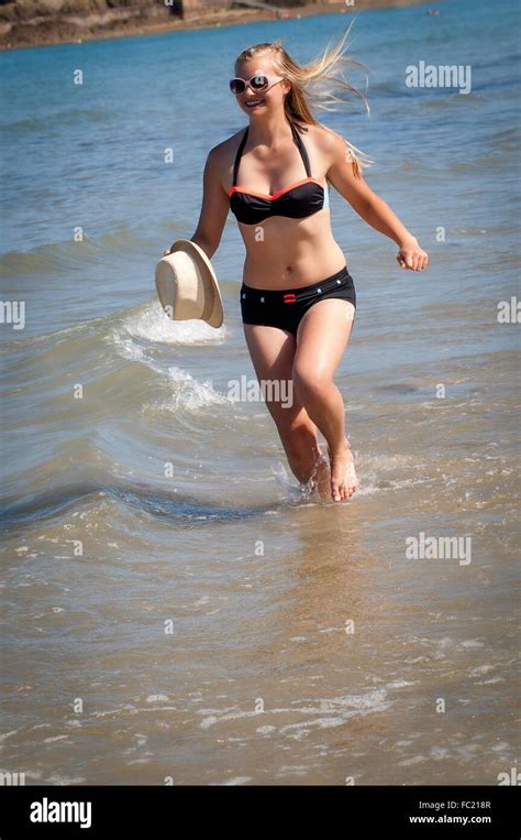 Adolescent Bikini Fotos Und Bildmaterial In Hoher Aufl Sung Alamy