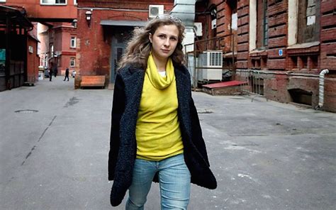 Συνελήφθη ξανά μέλος των Pussy Riot εικόνες Το Κουτί της Πανδώρας