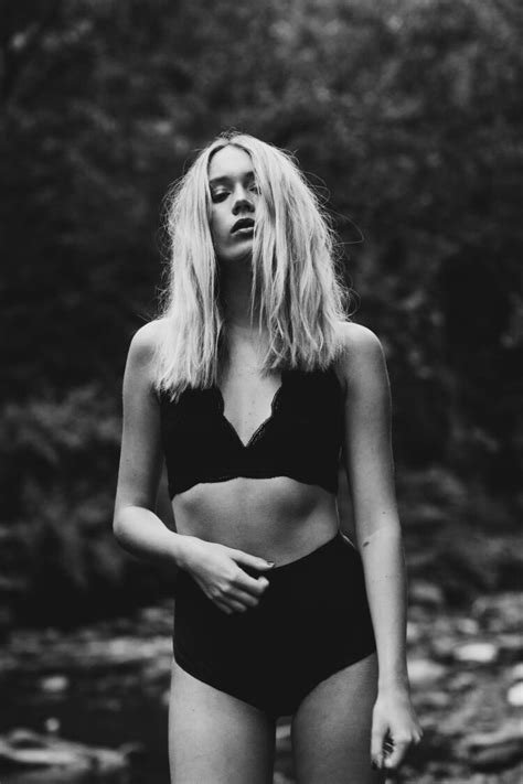 Hot Sexy Grace Gardiner Bikini Pics