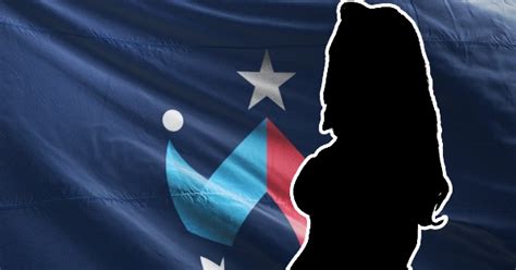 Hot girl hàng đầu Chỉ Quạt mua hẳn một đội Esports cộng đồng chỉ thắc mắc vấn đề nhạy cảm