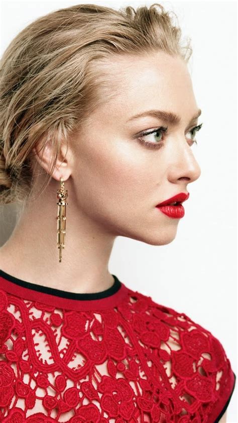 Celebrity Amanda Seyfried Actress Green Eyes Blonde American Earrings 720x1280 Phone HD