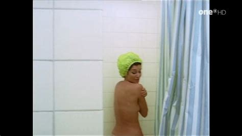 Naked Gitty Djamal In Salto Mortale