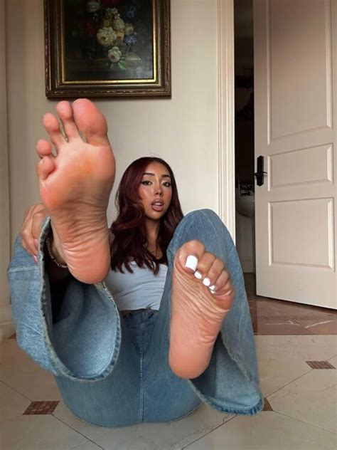 Hot Feet Soles And Toes Lick Kiss Or Suck My Toes FeetPlaza