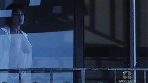 Naked Carmen Di Pietro In Snack Bar Budapest