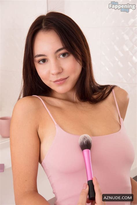 Ariana Regent Sexy And Nude Poses Her Juicy Butt Pussy And Tits In A Photoshoot Of Picture